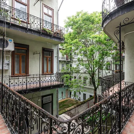 Astra Lux Bp Apartment
