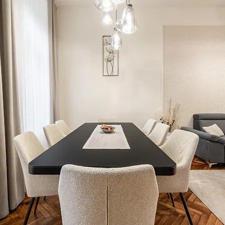 Astra Lux Bp Apartment