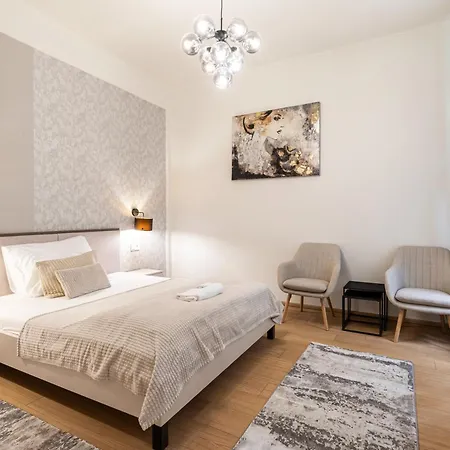 Astra Lux Bp Apartmán